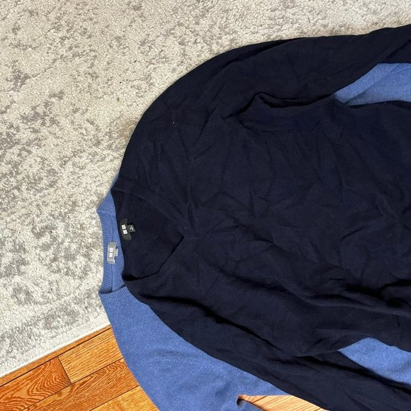 Uniqlo V-neck Cashmere Men's Sweaters (2 - Medium) - Picture 5 of 5